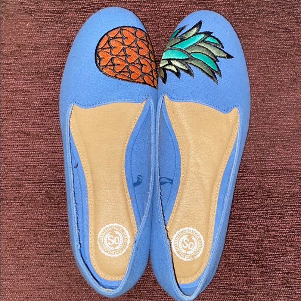 Women’s pineapple flats